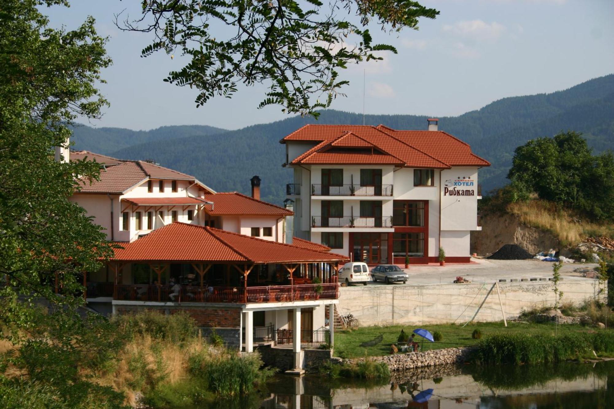 Ribkata Family Hotel Smoljan Esterno foto