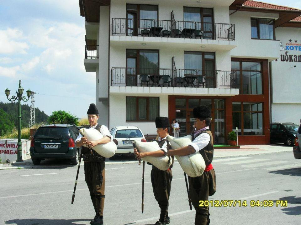 Ribkata Family Hotel Smoljan Esterno foto